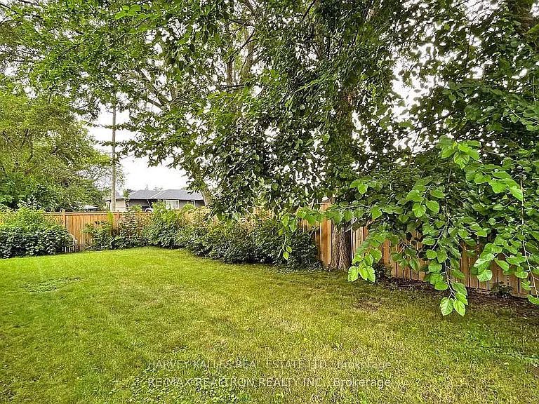 142 Combe Ave #LOWER — Photo 15