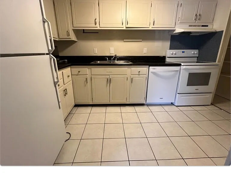 500 Umstead Dr #304F — Photo 9