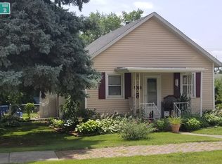 1056 4th St, La Salle, IL 61301