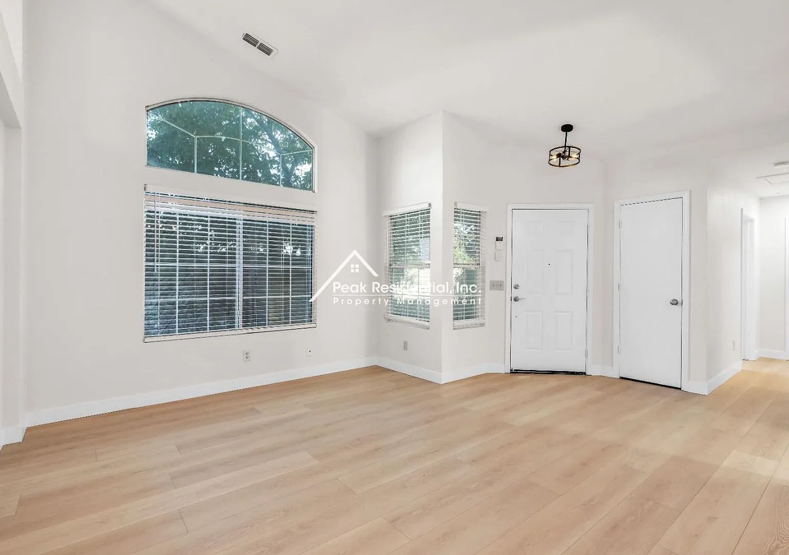Wonderful Sacramento 4bd/2ba Home! — Photo 2