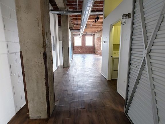 5th image of 204 Walnut St #516