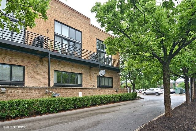 1st image of 2620 N Clybourn Ave