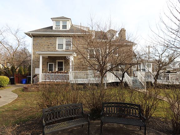 3rd image of 3211 School Ln