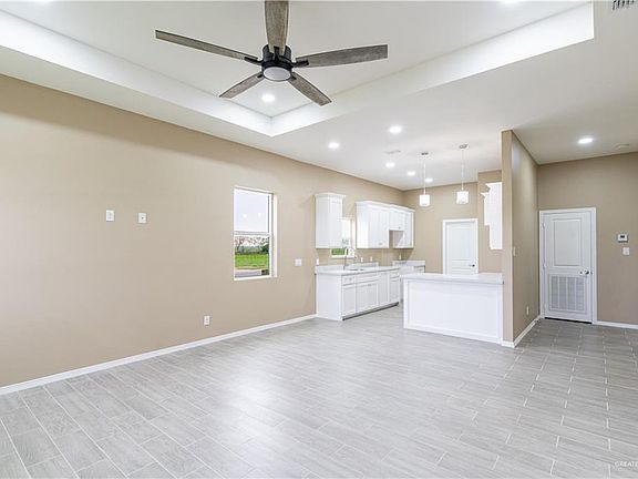 4th image of 2224 Derrick Ave