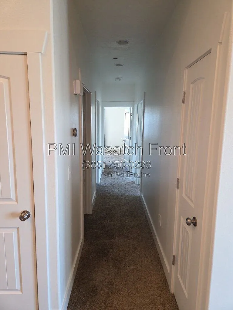3 bed, 2.0 bath, 1300 sqft, $1,590 — Photo 4