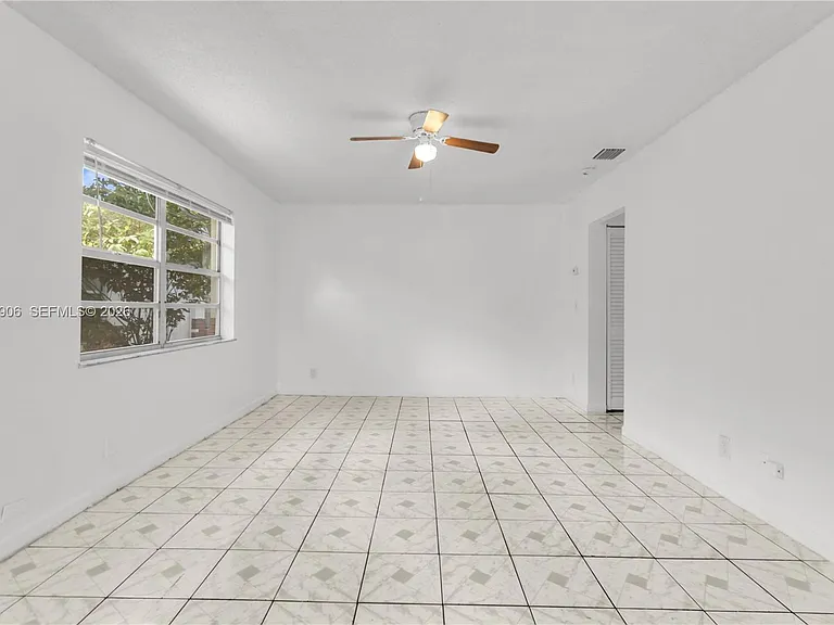 5742 Garfield St #2 — Photo 32