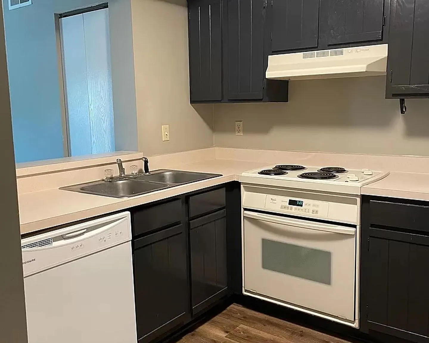 Woodhue Apartments — Photo 2