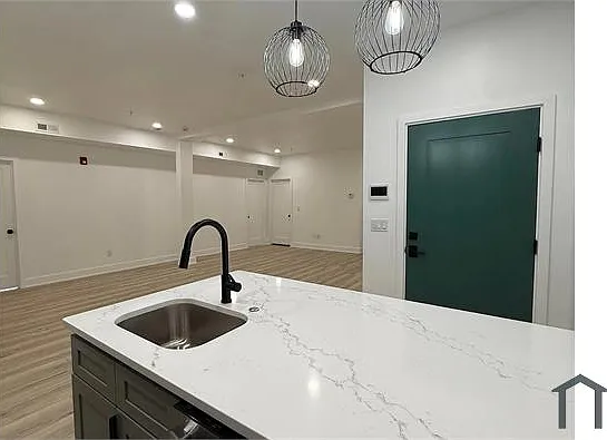 2 bed, 1261 sqft, $1,750 — Photo 4