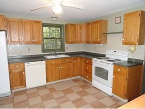 4th image of 39 Wedgewood Dr