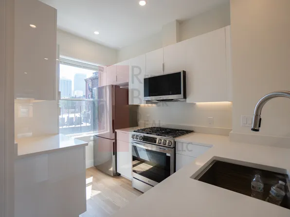 8 Grove St #4A, Boston, MA 02114