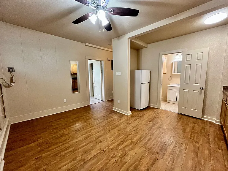 301 Amarillo St — Photo 8