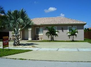 9041 NW 166th Ter, Miami Lakes, FL 33018