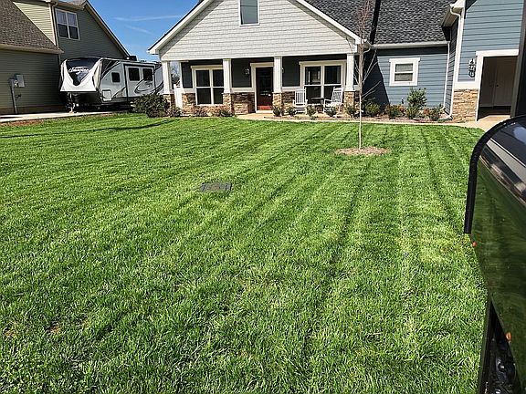 2nd image of 713 Laurel Ln