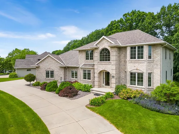 1424 Willow Creek Pkwy, Green Bay, WI 54311