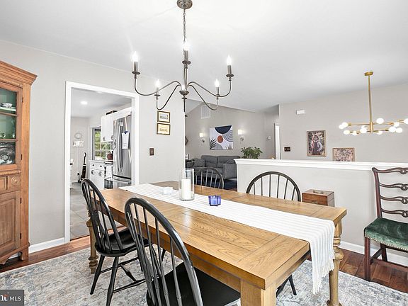 4th image of 10104 S Fulton Dr