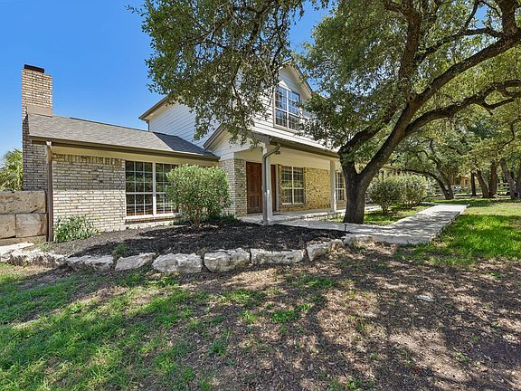 3rd image of 1915 Oak Forest Dr
