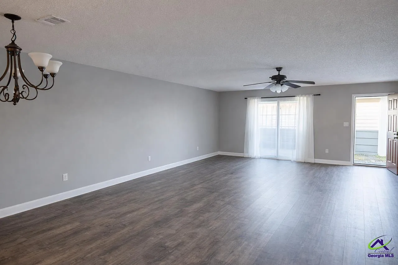 2 bed, 1.5 bath, 1050 sqft, $1,025 — Photo 4