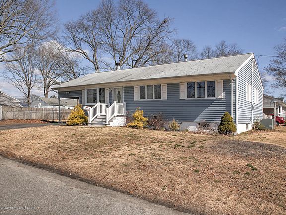 3rd image of 205 Arrowhead Park Dr