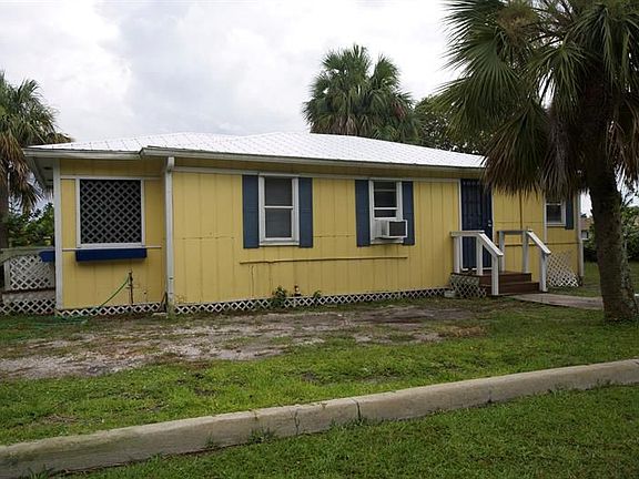 3rd image of 922 SE Bayou Ave