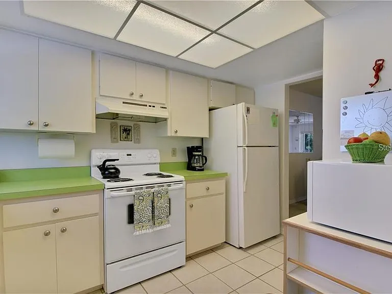 525 Parkdale Mews #525 — Photo 14