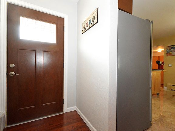 3rd image of 3215 Pinecrest Dr