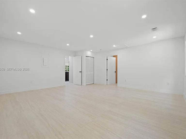 11770 Griffing Blvd — Photo 27