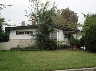 35 Orange St, Central Islip, NY 11722