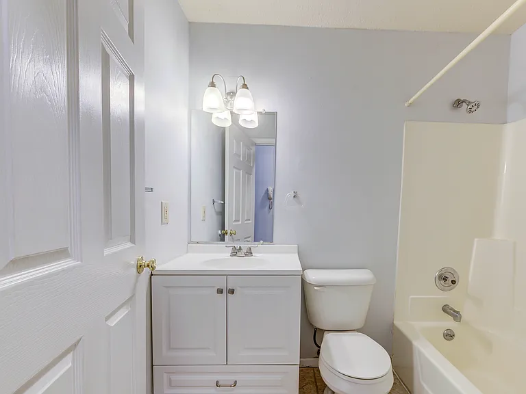 4319 Lindell Blvd #D — Photo 10