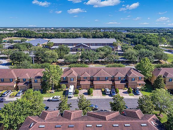 3rd image of 3150 Retreat View Cir