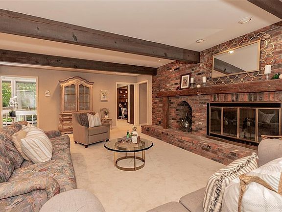 5th image of 130 Quail Hollow Dr