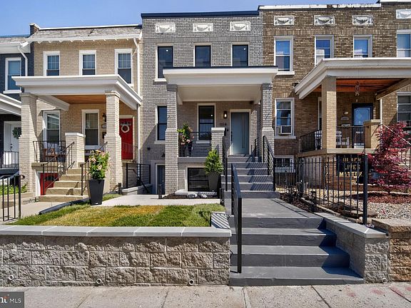 3rd image of 1114 Oates St NE