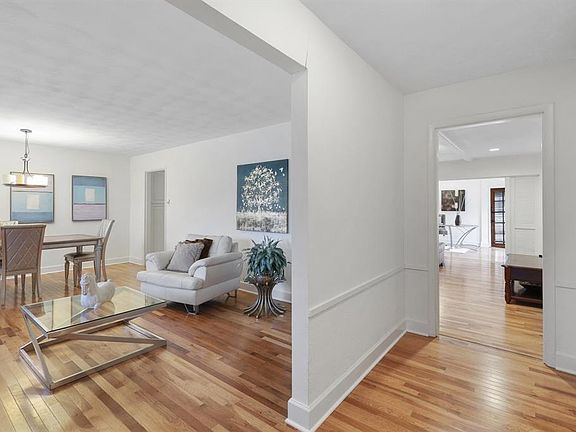 2nd image of 703 Laguna Dr
