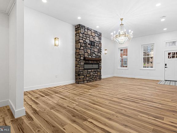 4th image of 324 Reed St