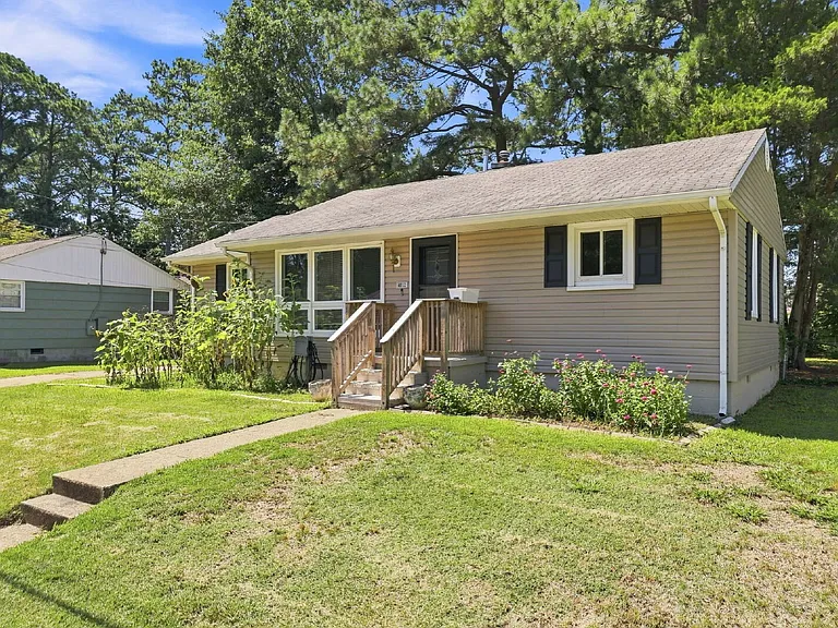 24 Warren Dr — Photo 3
