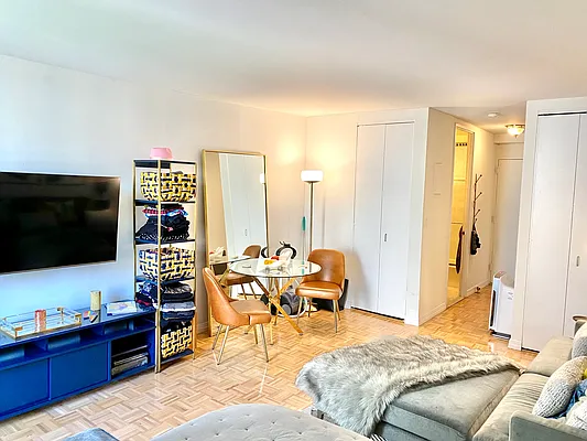 Rented by Compass | media 6