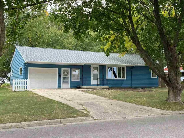 903 N 15th St, Estherville, IA 51334