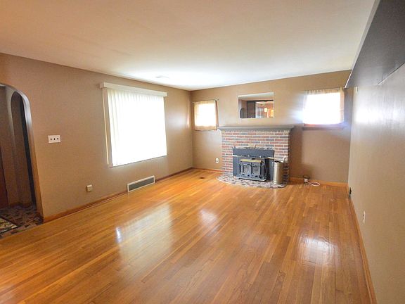 2nd image of 76 Romaine Ave