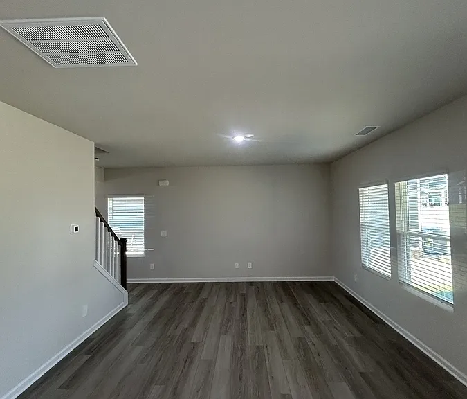 1033 Saint Lawrence Dr — Photo 3