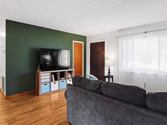 4th image of 817 Alma Ln