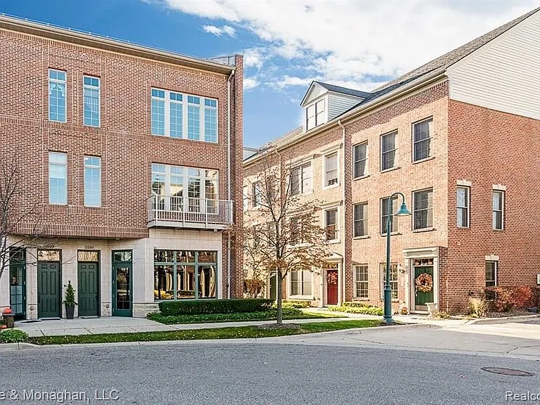 2210 Attard — Photo 2