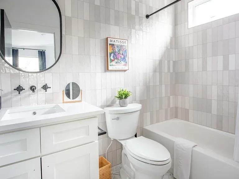 542 Boulevard Pl NE #D — Photo 16