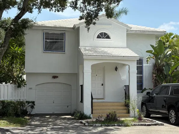 9825 NW 2nd Ct, Plantation, FL 33324
