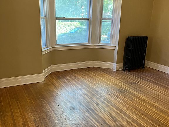 4th image of 220 Mount Vernon Ave #1