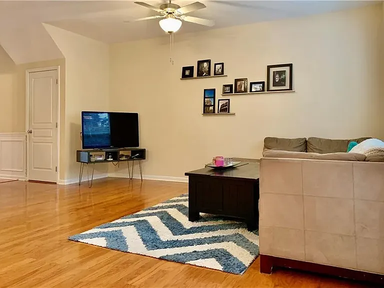 248 Parc View Ln — Photo 2