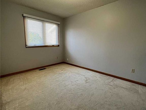 3rd image of 203 Glen Hill Dr