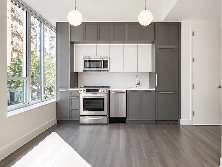 416 W 52nd St #200 — Photo 1