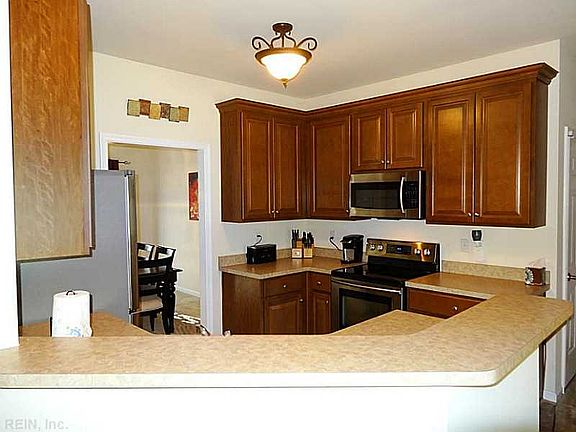 3rd image of 2047 Sweetwood Dr