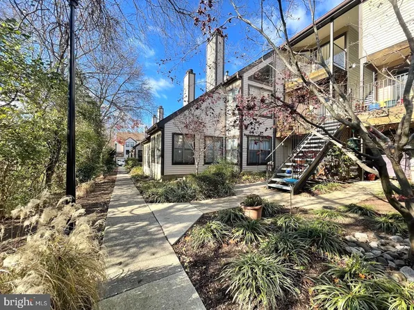 3805 Ski Lodge Dr APT 302, Burtonsville, MD 20866