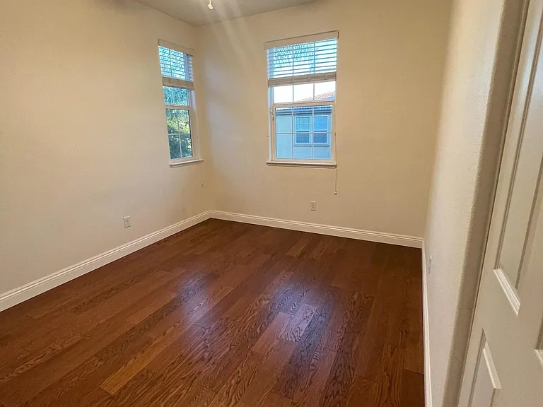 906 Bullion Ln — Photo 11