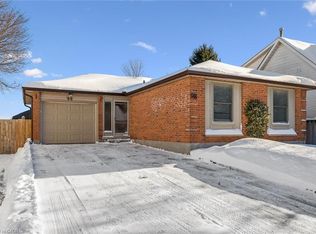 98 Peachtree Cres, Cambridge, ON N1S 4W3